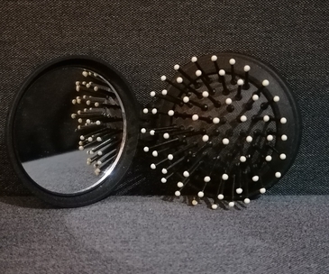 Hairbrush Compact